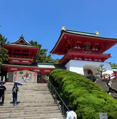赤間神宮の{uncategorized: "未分類", other: "その他", undefined: "問題あり", building: "その他建物", grave: "お墓", sacred_gate: "鳥居", guardian: "狛犬", statue: "像", buddha: "仏像", history: "歴史", nature: "自然", garden: "庭園", animal: "動物", pagoda: "塔", temizu: "手水舎", mountain_gate: "山門・神門", sanctuary: "本殿・本堂", subordinate: "末社・摂社", art: "芸術", scenery: "景色", jizo: "地蔵", ema: "絵馬", goshuin: "御朱印", omikuji: "おみくじ", items: "授与品その他", amulet: "お守り", goshuincho: "御朱印帳", eats: "食事", festival: "お祭り", votive_dance: "神楽", shichigosan: "七五三参", wedding: "結婚式", experience: "体験その他", initially: "初詣", around: "周辺", anti_infection: "感染症対策"}