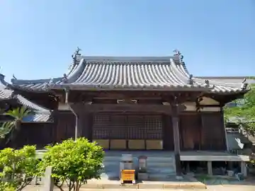 蓮花寺の本殿・本堂