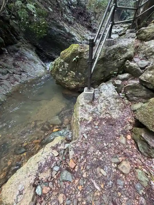 韓竈神社の{uncategorized: "未分類", other: "その他", undefined: "問題あり", building: "その他建物", grave: "お墓", sacred_gate: "鳥居", guardian: "狛犬", statue: "像", buddha: "仏像", history: "歴史", nature: "自然", garden: "庭園", animal: "動物", pagoda: "塔", temizu: "手水舎", mountain_gate: "山門・神門", sanctuary: "本殿・本堂", subordinate: "末社・摂社", art: "芸術", scenery: "景色", jizo: "地蔵", ema: "絵馬", goshuin: "御朱印", omikuji: "おみくじ", items: "授与品その他", amulet: "お守り", goshuincho: "御朱印帳", eats: "食事", festival: "お祭り", votive_dance: "神楽", shichigosan: "七五三参", wedding: "結婚式", experience: "体験その他", initially: "初詣", around: "周辺", anti_infection: "感染症対策"}