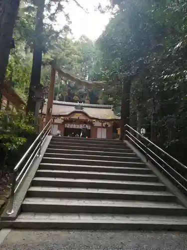 狭井坐大神荒魂神社(狭井神社)の鳥居