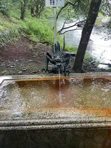 九頭龍神社本宮の手水舎