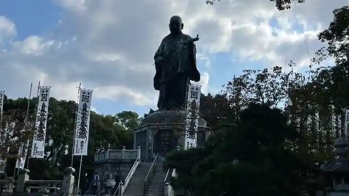 日蓮上人銅像護持教会(身延山福岡別院)(福岡県)
