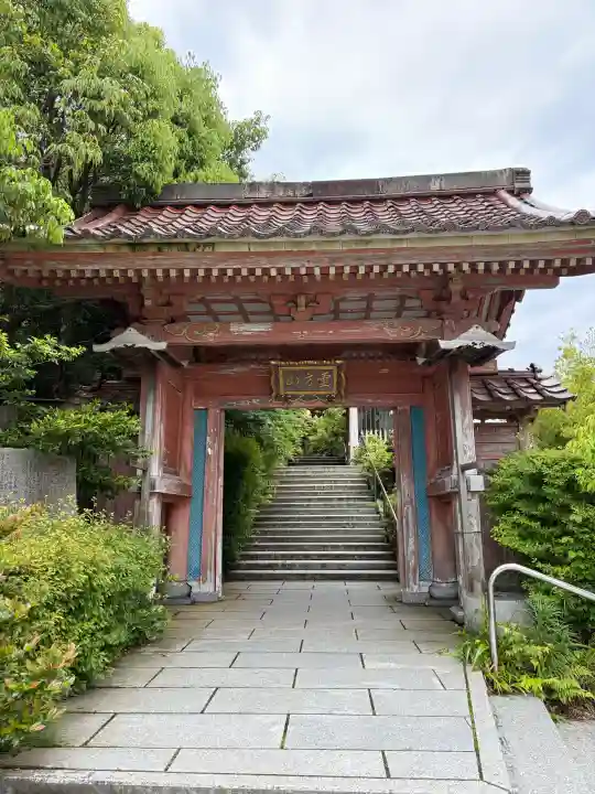 藥王院温泉寺の{uncategorized: "未分類", other: "その他", undefined: "問題あり", building: "その他建物", grave: "お墓", sacred_gate: "鳥居", guardian: "狛犬", statue: "像", buddha: "仏像", history: "歴史", nature: "自然", garden: "庭園", animal: "動物", pagoda: "塔", temizu: "手水舎", mountain_gate: "山門・神門", sanctuary: "本殿・本堂", subordinate: "末社・摂社", art: "芸術", scenery: "景色", jizo: "地蔵", ema: "絵馬", goshuin: "御朱印", omikuji: "おみくじ", items: "授与品その他", amulet: "お守り", goshuincho: "御朱印帳", eats: "食事", festival: "お祭り", votive_dance: "神楽", shichigosan: "七五三参", wedding: "結婚式", experience: "体験その他", initially: "初詣", around: "周辺", anti_infection: "感染症対策"}