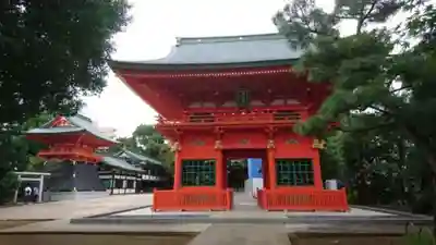 穴八幡宮の山門・神門