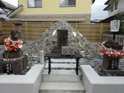 神鳥前川神社の末社・摂社