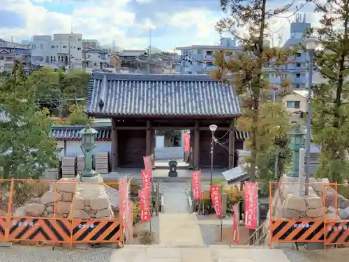 多聞寺の山門