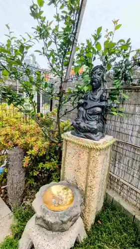 駒込妙義神社の像