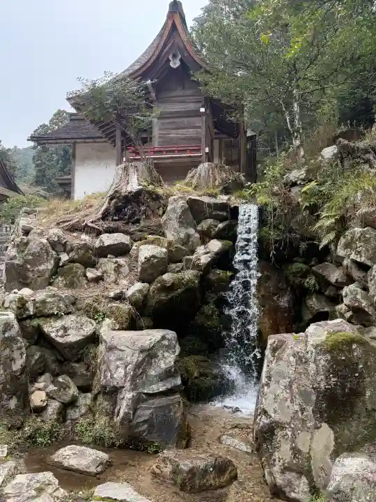 日吉大社の{uncategorized: "未分類", other: "その他", undefined: "問題あり", building: "その他建物", grave: "お墓", sacred_gate: "鳥居", guardian: "狛犬", statue: "像", buddha: "仏像", history: "歴史", nature: "自然", garden: "庭園", animal: "動物", pagoda: "塔", temizu: "手水舎", mountain_gate: "山門・神門", sanctuary: "本殿・本堂", subordinate: "末社・摂社", art: "芸術", scenery: "景色", jizo: "地蔵", ema: "絵馬", goshuin: "御朱印", omikuji: "おみくじ", items: "授与品その他", amulet: "お守り", goshuincho: "御朱印帳", eats: "食事", festival: "お祭り", votive_dance: "神楽", shichigosan: "七五三参", wedding: "結婚式", experience: "体験その他", initially: "初詣", around: "周辺", anti_infection: "感染症対策"}