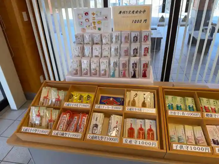 劒神社の{uncategorized: "未分類", other: "その他", undefined: "問題あり", building: "その他建物", grave: "お墓", sacred_gate: "鳥居", guardian: "狛犬", statue: "像", buddha: "仏像", history: "歴史", nature: "自然", garden: "庭園", animal: "動物", pagoda: "塔", temizu: "手水舎", mountain_gate: "山門・神門", sanctuary: "本殿・本堂", subordinate: "末社・摂社", art: "芸術", scenery: "景色", jizo: "地蔵", ema: "絵馬", goshuin: "御朱印", omikuji: "おみくじ", items: "授与品その他", amulet: "お守り", goshuincho: "御朱印帳", eats: "食事", festival: "お祭り", votive_dance: "神楽", shichigosan: "七五三参", wedding: "結婚式", experience: "体験その他", initially: "初詣", around: "周辺", anti_infection: "感染症対策"}