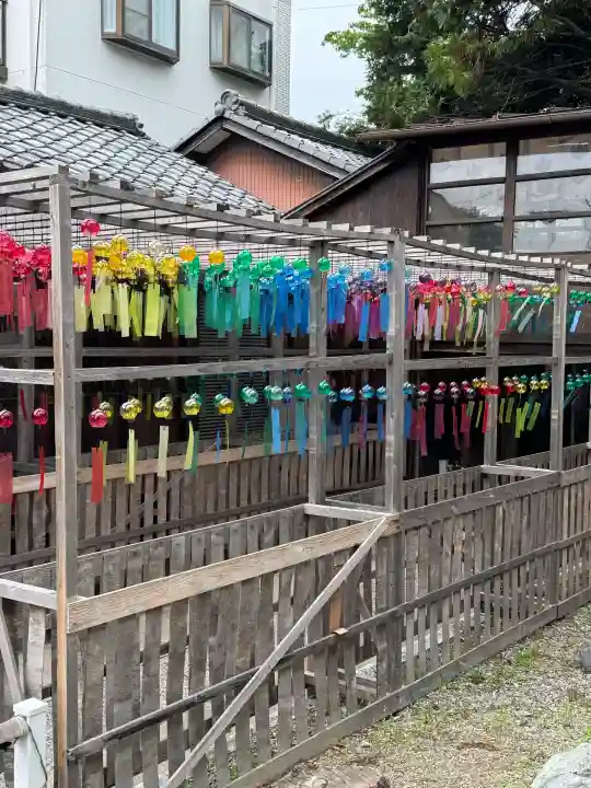 別小江神社の{uncategorized: "未分類", other: "その他", undefined: "問題あり", building: "その他建物", grave: "お墓", sacred_gate: "鳥居", guardian: "狛犬", statue: "像", buddha: "仏像", history: "歴史", nature: "自然", garden: "庭園", animal: "動物", pagoda: "塔", temizu: "手水舎", mountain_gate: "山門・神門", sanctuary: "本殿・本堂", subordinate: "末社・摂社", art: "芸術", scenery: "景色", jizo: "地蔵", ema: "絵馬", goshuin: "御朱印", omikuji: "おみくじ", items: "授与品その他", amulet: "お守り", goshuincho: "御朱印帳", eats: "食事", festival: "お祭り", votive_dance: "神楽", shichigosan: "七五三参", wedding: "結婚式", experience: "体験その他", initially: "初詣", around: "周辺", anti_infection: "感染症対策"}
