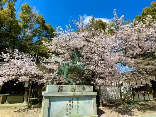 萩原神社の像