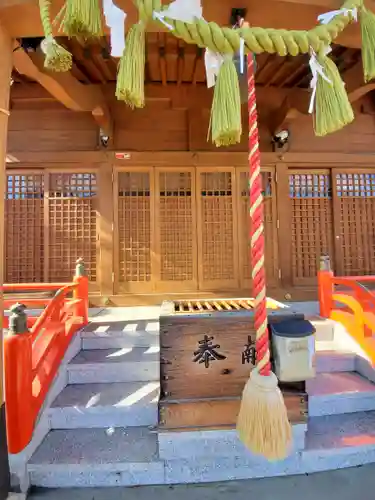 岩神稲荷神社の本殿