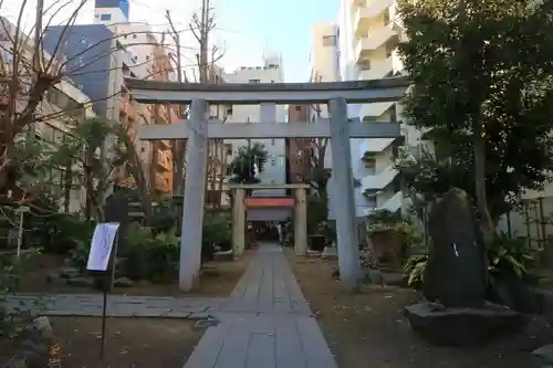 新橋鹽竃神社の鳥居