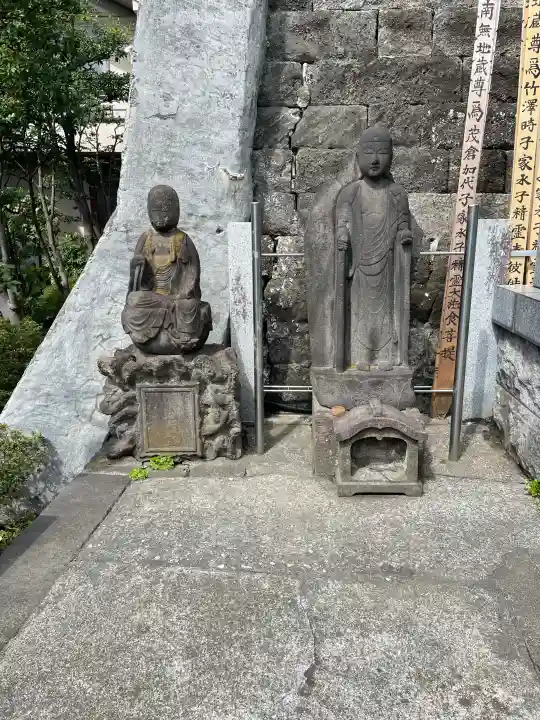 妙清寺の{uncategorized: "未分類", other: "その他", undefined: "問題あり", building: "その他建物", grave: "お墓", sacred_gate: "鳥居", guardian: "狛犬", statue: "像", buddha: "仏像", history: "歴史", nature: "自然", garden: "庭園", animal: "動物", pagoda: "塔", temizu: "手水舎", mountain_gate: "山門・神門", sanctuary: "本殿・本堂", subordinate: "末社・摂社", art: "芸術", scenery: "景色", jizo: "地蔵", ema: "絵馬", goshuin: "御朱印", omikuji: "おみくじ", items: "授与品その他", amulet: "お守り", goshuincho: "御朱印帳", eats: "食事", festival: "お祭り", votive_dance: "神楽", shichigosan: "七五三参", wedding: "結婚式", experience: "体験その他", initially: "初詣", around: "周辺", anti_infection: "感染症対策"}