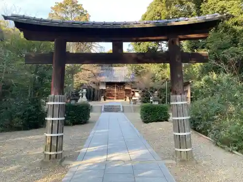 交野天神社の{uncategorized: "未分類", other: "その他", undefined: "問題あり", building: "その他建物", grave: "お墓", sacred_gate: "鳥居", guardian: "狛犬", statue: "像", buddha: "仏像", history: "歴史", nature: "自然", garden: "庭園", animal: "動物", pagoda: "塔", temizu: "手水舎", mountain_gate: "山門・神門", sanctuary: "本殿・本堂", subordinate: "末社・摂社", art: "芸術", scenery: "景色", jizo: "地蔵", ema: "絵馬", goshuin: "御朱印", omikuji: "おみくじ", items: "授与品その他", amulet: "お守り", goshuincho: "御朱印帳", eats: "食事", festival: "お祭り", votive_dance: "神楽", shichigosan: "七五三参", wedding: "結婚式", experience: "体験その他", initially: "初詣", around: "周辺", anti_infection: "感染症対策"}