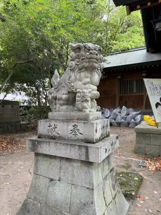 三篠神社の{uncategorized: "未分類", other: "その他", undefined: "問題あり", building: "その他建物", grave: "お墓", sacred_gate: "鳥居", guardian: "狛犬", statue: "像", buddha: "仏像", history: "歴史", nature: "自然", garden: "庭園", animal: "動物", pagoda: "塔", temizu: "手水舎", mountain_gate: "山門・神門", sanctuary: "本殿・本堂", subordinate: "末社・摂社", art: "芸術", scenery: "景色", jizo: "地蔵", ema: "絵馬", goshuin: "御朱印", omikuji: "おみくじ", items: "授与品その他", amulet: "お守り", goshuincho: "御朱印帳", eats: "食事", festival: "お祭り", votive_dance: "神楽", shichigosan: "七五三参", wedding: "結婚式", experience: "体験その他", initially: "初詣", around: "周辺", anti_infection: "感染症対策"}