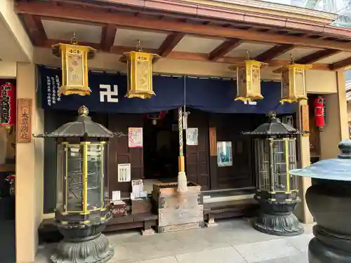 大観音寺の{uncategorized: "未分類", other: "その他", undefined: "問題あり", building: "その他建物", grave: "お墓", sacred_gate: "鳥居", guardian: "狛犬", statue: "像", buddha: "仏像", history: "歴史", nature: "自然", garden: "庭園", animal: "動物", pagoda: "塔", temizu: "手水舎", mountain_gate: "山門・神門", sanctuary: "本殿・本堂", subordinate: "末社・摂社", art: "芸術", scenery: "景色", jizo: "地蔵", ema: "絵馬", goshuin: "御朱印", omikuji: "おみくじ", items: "授与品その他", amulet: "お守り", goshuincho: "御朱印帳", eats: "食事", festival: "お祭り", votive_dance: "神楽", shichigosan: "七五三参", wedding: "結婚式", experience: "体験その他", initially: "初詣", around: "周辺", anti_infection: "感染症対策"}