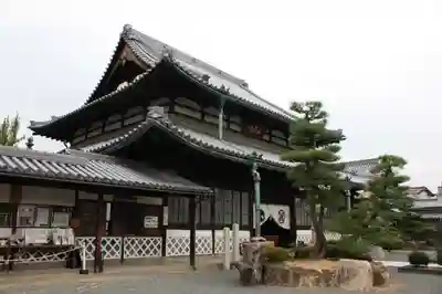 花岳寺の本殿・本堂
