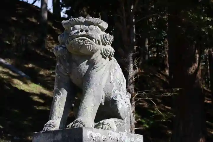 都々古別神社の狛犬