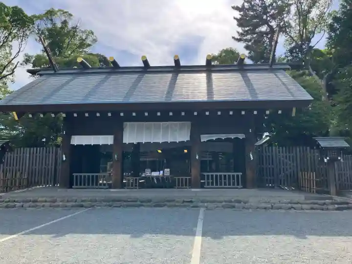 伊勢山皇大神宮の{uncategorized: "未分類", other: "その他", undefined: "問題あり", building: "その他建物", grave: "お墓", sacred_gate: "鳥居", guardian: "狛犬", statue: "像", buddha: "仏像", history: "歴史", nature: "自然", garden: "庭園", animal: "動物", pagoda: "塔", temizu: "手水舎", mountain_gate: "山門・神門", sanctuary: "本殿・本堂", subordinate: "末社・摂社", art: "芸術", scenery: "景色", jizo: "地蔵", ema: "絵馬", goshuin: "御朱印", omikuji: "おみくじ", items: "授与品その他", amulet: "お守り", goshuincho: "御朱印帳", eats: "食事", festival: "お祭り", votive_dance: "神楽", shichigosan: "七五三参", wedding: "結婚式", experience: "体験その他", initially: "初詣", around: "周辺", anti_infection: "感染症対策"}