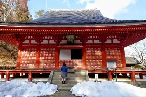 達谷西光寺の本殿