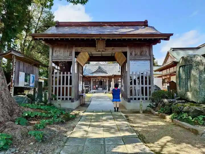 宅宮神社の山門・神門