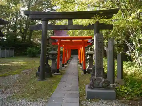 与次郎稲荷神社の鳥居