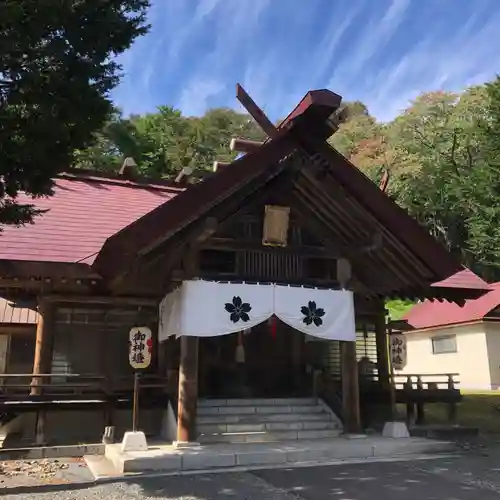 新得神社の本殿・本堂