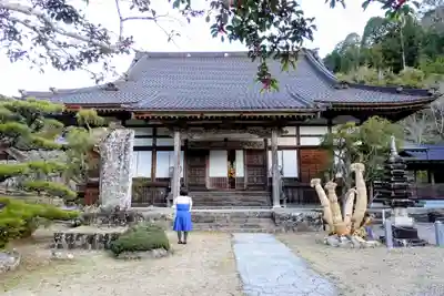 医王寺の本殿・本堂