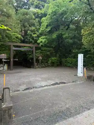 月夜見宮（豊受大神宮別宮）の{uncategorized: "未分類", other: "その他", undefined: "問題あり", building: "その他建物", grave: "お墓", sacred_gate: "鳥居", guardian: "狛犬", statue: "像", buddha: "仏像", history: "歴史", nature: "自然", garden: "庭園", animal: "動物", pagoda: "塔", temizu: "手水舎", mountain_gate: "山門・神門", sanctuary: "本殿・本堂", subordinate: "末社・摂社", art: "芸術", scenery: "景色", jizo: "地蔵", ema: "絵馬", goshuin: "御朱印", omikuji: "おみくじ", items: "授与品その他", amulet: "お守り", goshuincho: "御朱印帳", eats: "食事", festival: "お祭り", votive_dance: "神楽", shichigosan: "七五三参", wedding: "結婚式", experience: "体験その他", initially: "初詣", around: "周辺", anti_infection: "感染症対策"}