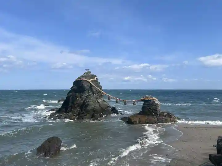 二見興玉神社の{uncategorized: "未分類", other: "その他", undefined: "問題あり", building: "その他建物", grave: "お墓", sacred_gate: "鳥居", guardian: "狛犬", statue: "像", buddha: "仏像", history: "歴史", nature: "自然", garden: "庭園", animal: "動物", pagoda: "塔", temizu: "手水舎", mountain_gate: "山門・神門", sanctuary: "本殿・本堂", subordinate: "末社・摂社", art: "芸術", scenery: "景色", jizo: "地蔵", ema: "絵馬", goshuin: "御朱印", omikuji: "おみくじ", items: "授与品その他", amulet: "お守り", goshuincho: "御朱印帳", eats: "食事", festival: "お祭り", votive_dance: "神楽", shichigosan: "七五三参", wedding: "結婚式", experience: "体験その他", initially: "初詣", around: "周辺", anti_infection: "感染症対策"}