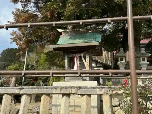 岐尼神社の{uncategorized: "未分類", other: "その他", undefined: "問題あり", building: "その他建物", grave: "お墓", sacred_gate: "鳥居", guardian: "狛犬", statue: "像", buddha: "仏像", history: "歴史", nature: "自然", garden: "庭園", animal: "動物", pagoda: "塔", temizu: "手水舎", mountain_gate: "山門・神門", sanctuary: "本殿・本堂", subordinate: "末社・摂社", art: "芸術", scenery: "景色", jizo: "地蔵", ema: "絵馬", goshuin: "御朱印", omikuji: "おみくじ", items: "授与品その他", amulet: "お守り", goshuincho: "御朱印帳", eats: "食事", festival: "お祭り", votive_dance: "神楽", shichigosan: "七五三参", wedding: "結婚式", experience: "体験その他", initially: "初詣", around: "周辺", anti_infection: "感染症対策"}