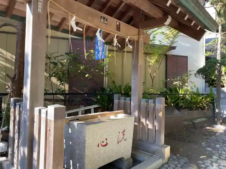 片瀬諏訪神社の手水舎