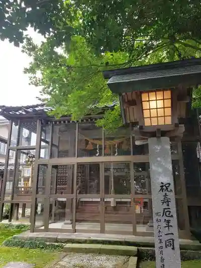 清水八幡神社の本殿