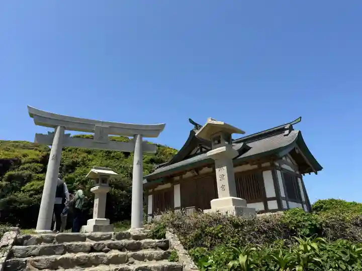 宗像大社沖津宮遥拝所の{uncategorized: "未分類", other: "その他", undefined: "問題あり", building: "その他建物", grave: "お墓", sacred_gate: "鳥居", guardian: "狛犬", statue: "像", buddha: "仏像", history: "歴史", nature: "自然", garden: "庭園", animal: "動物", pagoda: "塔", temizu: "手水舎", mountain_gate: "山門・神門", sanctuary: "本殿・本堂", subordinate: "末社・摂社", art: "芸術", scenery: "景色", jizo: "地蔵", ema: "絵馬", goshuin: "御朱印", omikuji: "おみくじ", items: "授与品その他", amulet: "お守り", goshuincho: "御朱印帳", eats: "食事", festival: "お祭り", votive_dance: "神楽", shichigosan: "七五三参", wedding: "結婚式", experience: "体験その他", initially: "初詣", around: "周辺", anti_infection: "感染症対策"}