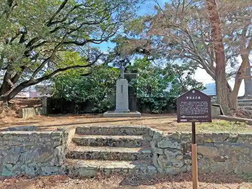 篠山神社の像