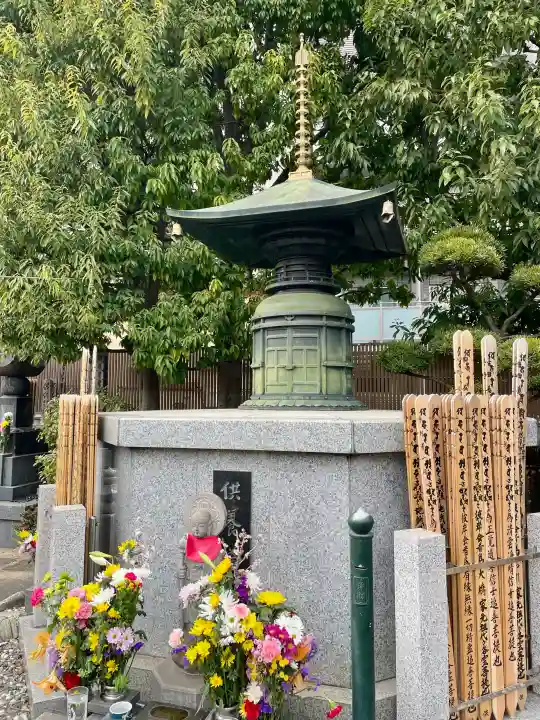東覺寺の{uncategorized: "未分類", other: "その他", undefined: "問題あり", building: "その他建物", grave: "お墓", sacred_gate: "鳥居", guardian: "狛犬", statue: "像", buddha: "仏像", history: "歴史", nature: "自然", garden: "庭園", animal: "動物", pagoda: "塔", temizu: "手水舎", mountain_gate: "山門・神門", sanctuary: "本殿・本堂", subordinate: "末社・摂社", art: "芸術", scenery: "景色", jizo: "地蔵", ema: "絵馬", goshuin: "御朱印", omikuji: "おみくじ", items: "授与品その他", amulet: "お守り", goshuincho: "御朱印帳", eats: "食事", festival: "お祭り", votive_dance: "神楽", shichigosan: "七五三参", wedding: "結婚式", experience: "体験その他", initially: "初詣", around: "周辺", anti_infection: "感染症対策"}
