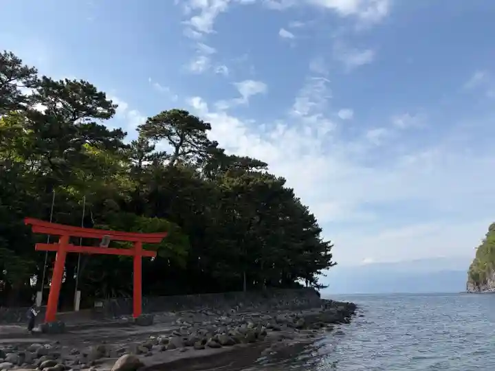 伊古奈比咩命神社の{uncategorized: "未分類", other: "その他", undefined: "問題あり", building: "その他建物", grave: "お墓", sacred_gate: "鳥居", guardian: "狛犬", statue: "像", buddha: "仏像", history: "歴史", nature: "自然", garden: "庭園", animal: "動物", pagoda: "塔", temizu: "手水舎", mountain_gate: "山門・神門", sanctuary: "本殿・本堂", subordinate: "末社・摂社", art: "芸術", scenery: "景色", jizo: "地蔵", ema: "絵馬", goshuin: "御朱印", omikuji: "おみくじ", items: "授与品その他", amulet: "お守り", goshuincho: "御朱印帳", eats: "食事", festival: "お祭り", votive_dance: "神楽", shichigosan: "七五三参", wedding: "結婚式", experience: "体験その他", initially: "初詣", around: "周辺", anti_infection: "感染症対策"}