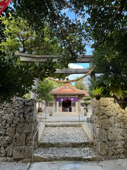 識名宮の{uncategorized: "未分類", other: "その他", undefined: "問題あり", building: "その他建物", grave: "お墓", sacred_gate: "鳥居", guardian: "狛犬", statue: "像", buddha: "仏像", history: "歴史", nature: "自然", garden: "庭園", animal: "動物", pagoda: "塔", temizu: "手水舎", mountain_gate: "山門・神門", sanctuary: "本殿・本堂", subordinate: "末社・摂社", art: "芸術", scenery: "景色", jizo: "地蔵", ema: "絵馬", goshuin: "御朱印", omikuji: "おみくじ", items: "授与品その他", amulet: "お守り", goshuincho: "御朱印帳", eats: "食事", festival: "お祭り", votive_dance: "神楽", shichigosan: "七五三参", wedding: "結婚式", experience: "体験その他", initially: "初詣", around: "周辺", anti_infection: "感染症対策"}