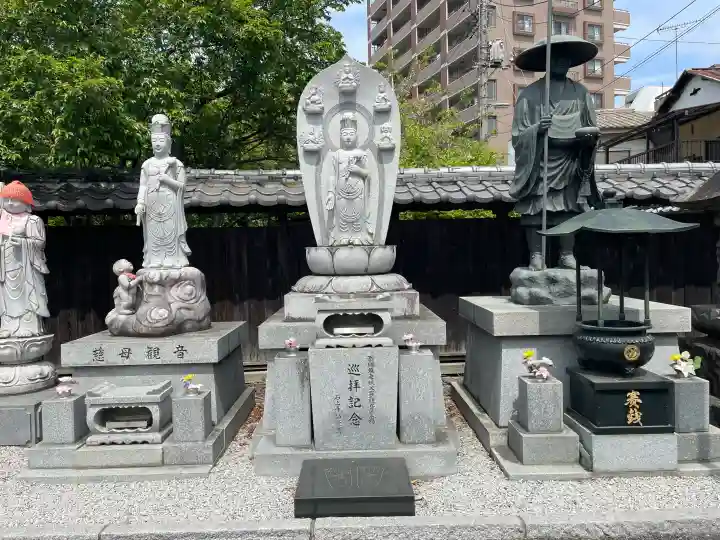 石上寺の{uncategorized: "未分類", other: "その他", undefined: "問題あり", building: "その他建物", grave: "お墓", sacred_gate: "鳥居", guardian: "狛犬", statue: "像", buddha: "仏像", history: "歴史", nature: "自然", garden: "庭園", animal: "動物", pagoda: "塔", temizu: "手水舎", mountain_gate: "山門・神門", sanctuary: "本殿・本堂", subordinate: "末社・摂社", art: "芸術", scenery: "景色", jizo: "地蔵", ema: "絵馬", goshuin: "御朱印", omikuji: "おみくじ", items: "授与品その他", amulet: "お守り", goshuincho: "御朱印帳", eats: "食事", festival: "お祭り", votive_dance: "神楽", shichigosan: "七五三参", wedding: "結婚式", experience: "体験その他", initially: "初詣", around: "周辺", anti_infection: "感染症対策"}