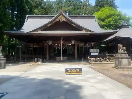 總宮神社の{uncategorized: "未分類", other: "その他", undefined: "問題あり", building: "その他建物", grave: "お墓", sacred_gate: "鳥居", guardian: "狛犬", statue: "像", buddha: "仏像", history: "歴史", nature: "自然", garden: "庭園", animal: "動物", pagoda: "塔", temizu: "手水舎", mountain_gate: "山門・神門", sanctuary: "本殿・本堂", subordinate: "末社・摂社", art: "芸術", scenery: "景色", jizo: "地蔵", ema: "絵馬", goshuin: "御朱印", omikuji: "おみくじ", items: "授与品その他", amulet: "お守り", goshuincho: "御朱印帳", eats: "食事", festival: "お祭り", votive_dance: "神楽", shichigosan: "七五三参", wedding: "結婚式", experience: "体験その他", initially: "初詣", around: "周辺", anti_infection: "感染症対策"}
