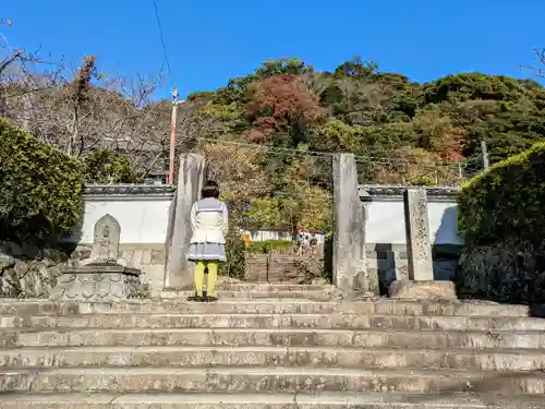 清見寺の山門