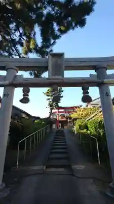開運稲荷神社の鳥居