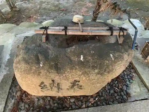 賣夫神社（嫁振）の手水舎