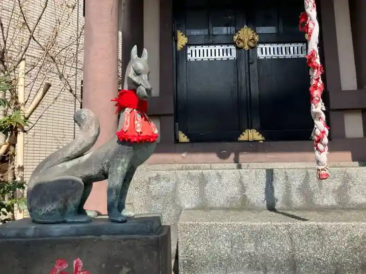 伏見三寳稲荷神社の{uncategorized: "未分類", other: "その他", undefined: "問題あり", building: "その他建物", grave: "お墓", sacred_gate: "鳥居", guardian: "狛犬", statue: "像", buddha: "仏像", history: "歴史", nature: "自然", garden: "庭園", animal: "動物", pagoda: "塔", temizu: "手水舎", mountain_gate: "山門・神門", sanctuary: "本殿・本堂", subordinate: "末社・摂社", art: "芸術", scenery: "景色", jizo: "地蔵", ema: "絵馬", goshuin: "御朱印", omikuji: "おみくじ", items: "授与品その他", amulet: "お守り", goshuincho: "御朱印帳", eats: "食事", festival: "お祭り", votive_dance: "神楽", shichigosan: "七五三参", wedding: "結婚式", experience: "体験その他", initially: "初詣", around: "周辺", anti_infection: "感染症対策"}