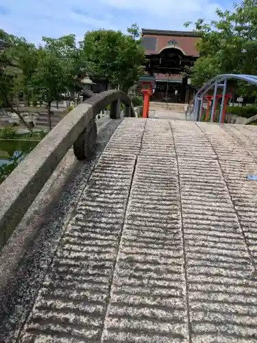 六孫王神社の{uncategorized: "未分類", other: "その他", undefined: "問題あり", building: "その他建物", grave: "お墓", sacred_gate: "鳥居", guardian: "狛犬", statue: "像", buddha: "仏像", history: "歴史", nature: "自然", garden: "庭園", animal: "動物", pagoda: "塔", temizu: "手水舎", mountain_gate: "山門・神門", sanctuary: "本殿・本堂", subordinate: "末社・摂社", art: "芸術", scenery: "景色", jizo: "地蔵", ema: "絵馬", goshuin: "御朱印", omikuji: "おみくじ", items: "授与品その他", amulet: "お守り", goshuincho: "御朱印帳", eats: "食事", festival: "お祭り", votive_dance: "神楽", shichigosan: "七五三参", wedding: "結婚式", experience: "体験その他", initially: "初詣", around: "周辺", anti_infection: "感染症対策"}