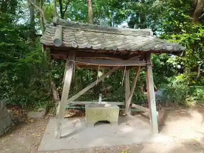 神明社の手水舎