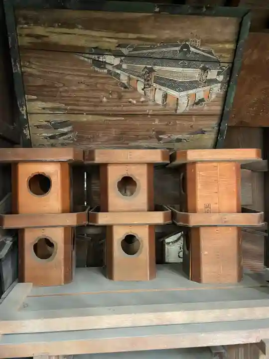 靍護稲荷神社の{uncategorized: "未分類", other: "その他", undefined: "問題あり", building: "その他建物", grave: "お墓", sacred_gate: "鳥居", guardian: "狛犬", statue: "像", buddha: "仏像", history: "歴史", nature: "自然", garden: "庭園", animal: "動物", pagoda: "塔", temizu: "手水舎", mountain_gate: "山門・神門", sanctuary: "本殿・本堂", subordinate: "末社・摂社", art: "芸術", scenery: "景色", jizo: "地蔵", ema: "絵馬", goshuin: "御朱印", omikuji: "おみくじ", items: "授与品その他", amulet: "お守り", goshuincho: "御朱印帳", eats: "食事", festival: "お祭り", votive_dance: "神楽", shichigosan: "七五三参", wedding: "結婚式", experience: "体験その他", initially: "初詣", around: "周辺", anti_infection: "感染症対策"}