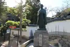 霊山寺の像