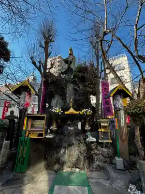 吉原弁財天本宮（吉原神社奥宮）の{uncategorized: "未分類", other: "その他", undefined: "問題あり", building: "その他建物", grave: "お墓", sacred_gate: "鳥居", guardian: "狛犬", statue: "像", buddha: "仏像", history: "歴史", nature: "自然", garden: "庭園", animal: "動物", pagoda: "塔", temizu: "手水舎", mountain_gate: "山門・神門", sanctuary: "本殿・本堂", subordinate: "末社・摂社", art: "芸術", scenery: "景色", jizo: "地蔵", ema: "絵馬", goshuin: "御朱印", omikuji: "おみくじ", items: "授与品その他", amulet: "お守り", goshuincho: "御朱印帳", eats: "食事", festival: "お祭り", votive_dance: "神楽", shichigosan: "七五三参", wedding: "結婚式", experience: "体験その他", initially: "初詣", around: "周辺", anti_infection: "感染症対策"}